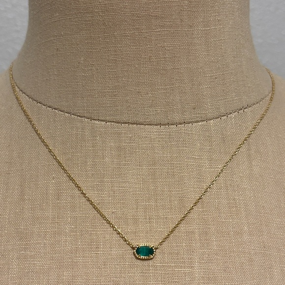 ✨THURS SALE✨ NWOT Kendra Scott Elisa Necklace Mini Elisa Emerald Cat’s Eye Gold - Picture 1 of 9